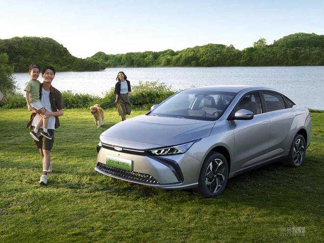 充电8分钟续航100km 2024款几何G6售1198万起(图1) 充电8分钟续航100km 2024款几何G6售1198万起(图1)