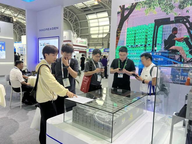 金普企业惊艳亮相2024国际氢能与燃料电池汽车大会暨展览会!(图4) 金普企业惊艳亮相2024国际氢能与燃料电池汽车大会暨展览会!(图4)
